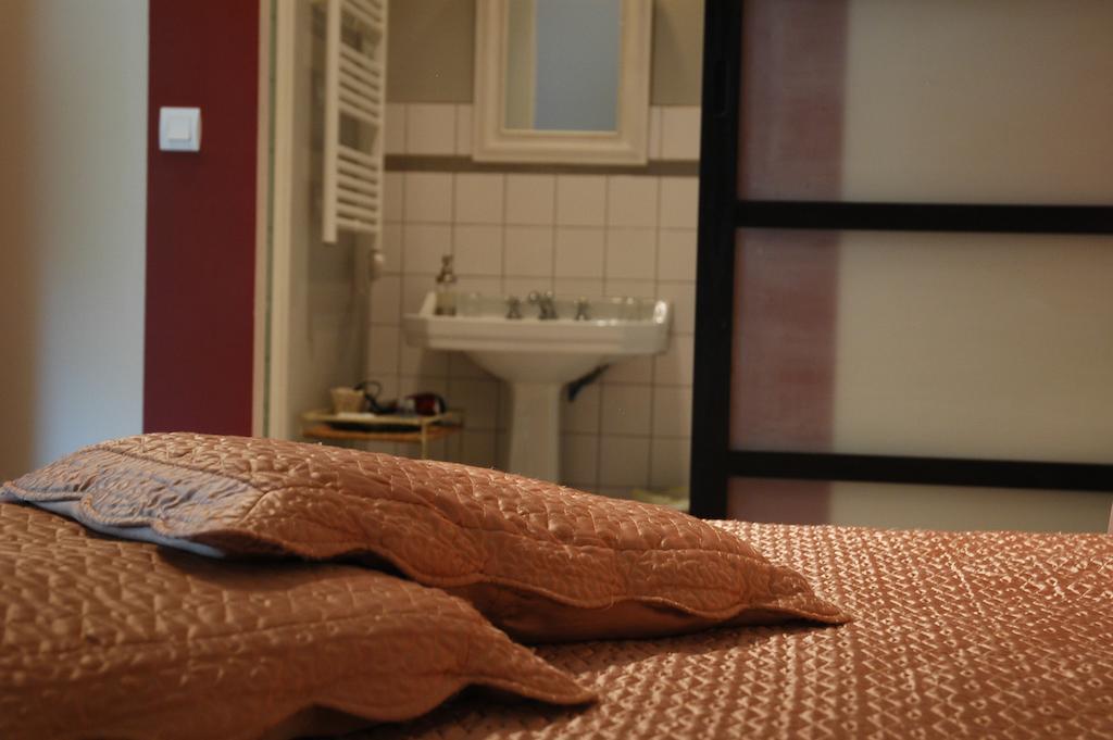 Les Pierres D'Aurele Chambres D'Hotes Saint-Georges-sur-Cher Szoba fotó